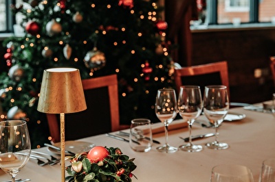 2-DAAGS XMAS ARRANGEMENT 