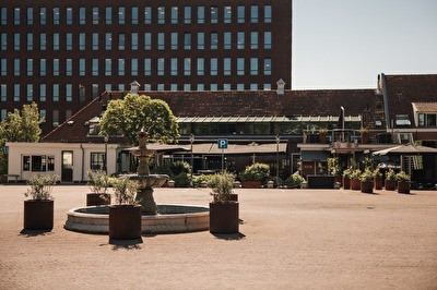 RESTAURANTS & BAR 